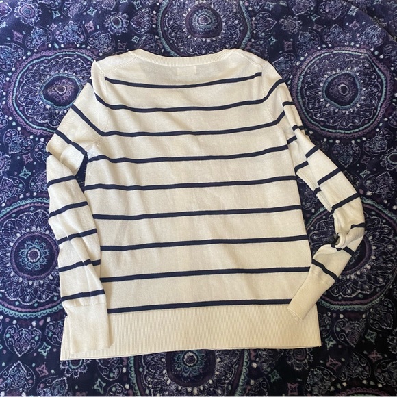 💥3/$15 Old Navy Light-weight, striped cardigan. - Picture 4 of 4
